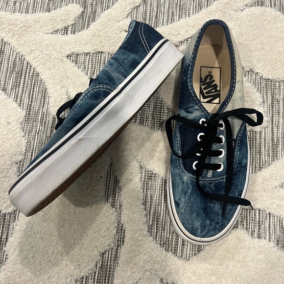 Vans, great condition. Meticulous, smoke-free home - Picture 2 of 5